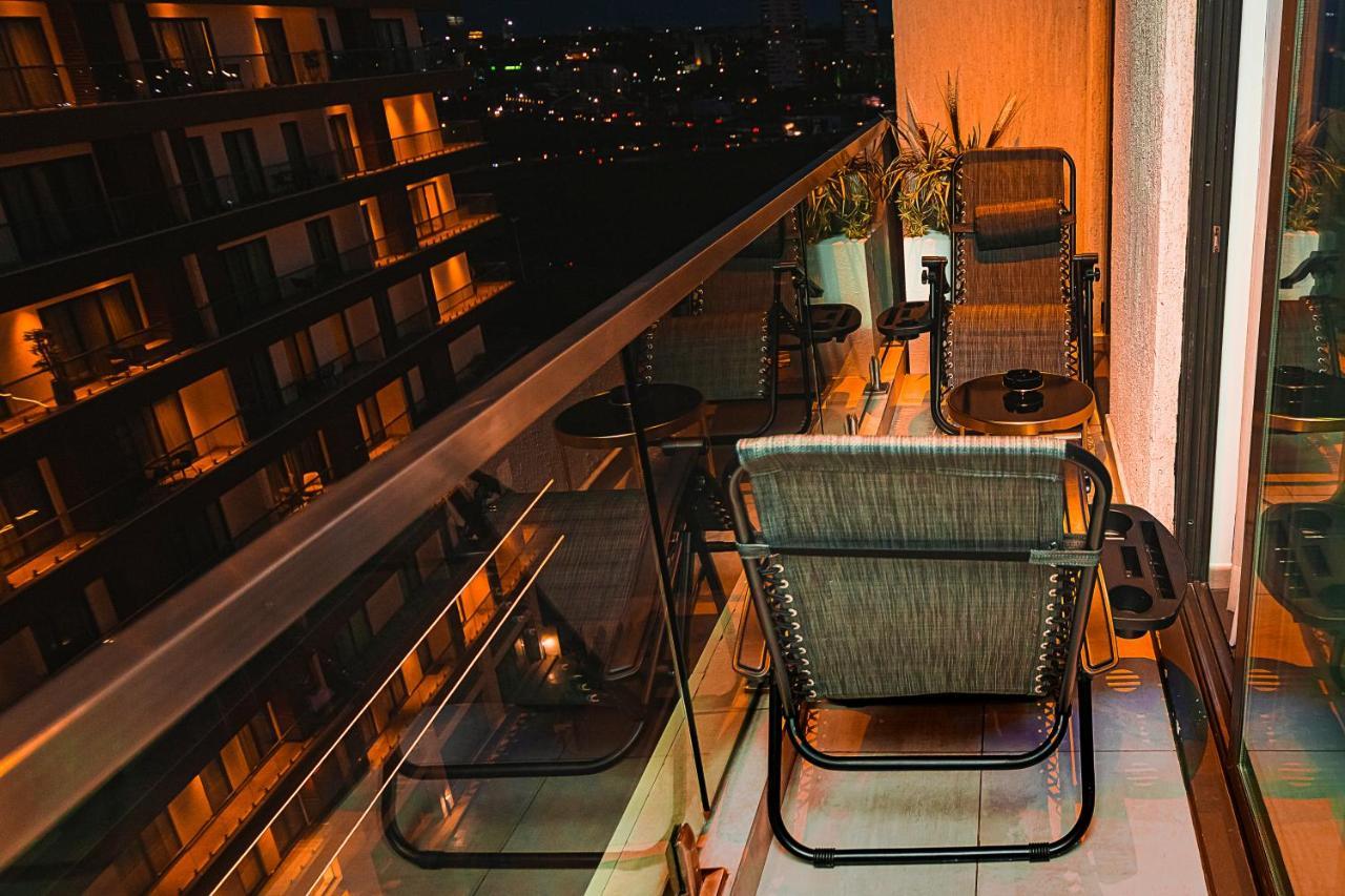 Piano And Gold At The Signature, Tetteh Quarshie Acra Exterior foto