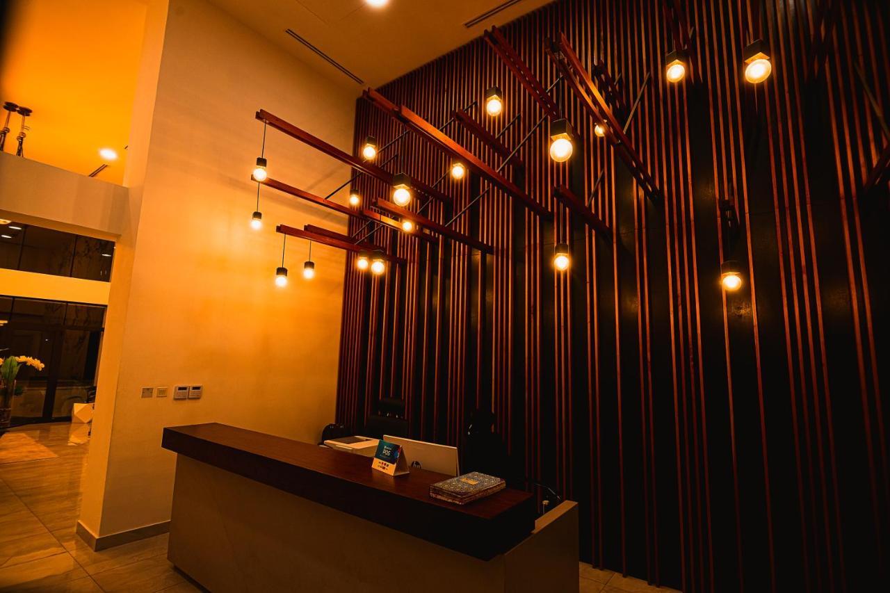 Piano And Gold At The Signature, Tetteh Quarshie Acra Exterior foto