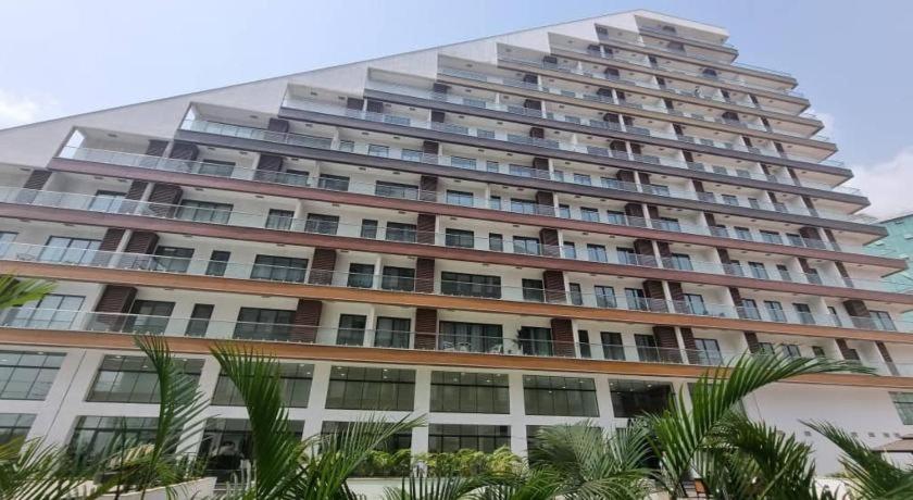 Piano And Gold At The Signature, Tetteh Quarshie Acra Exterior foto