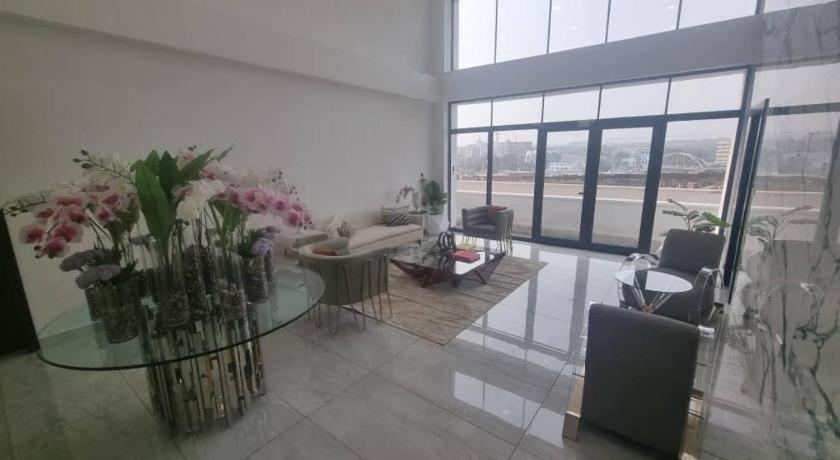 Piano And Gold At The Signature, Tetteh Quarshie Acra Exterior foto